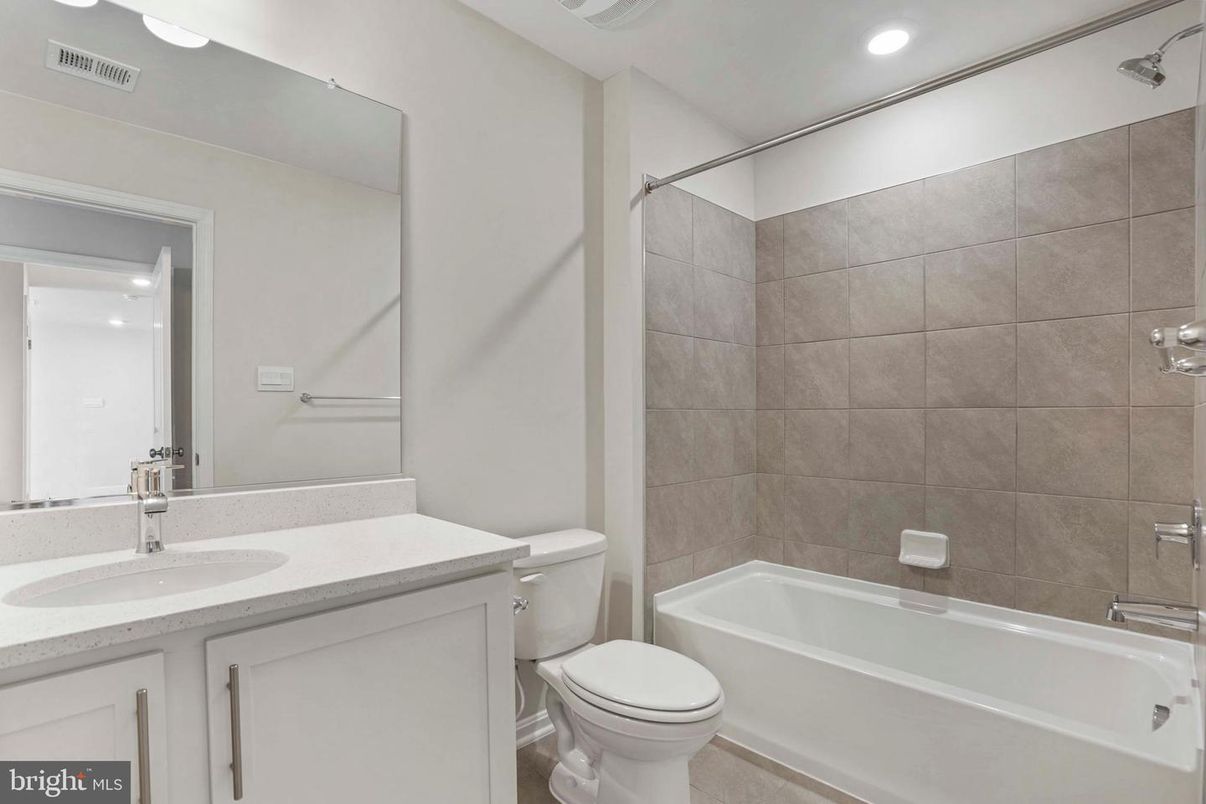 Bathroom, Interior, Recessed Lighting