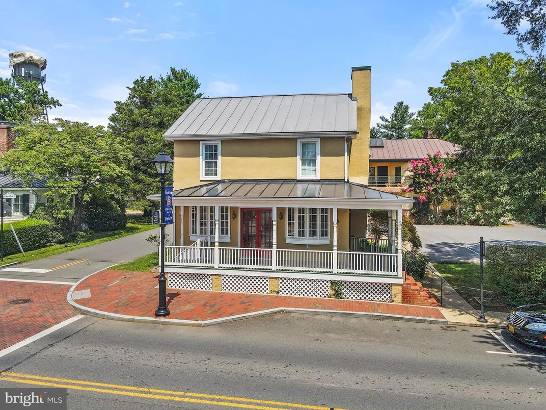 Exterior, Facade, Queen Anne Victorian