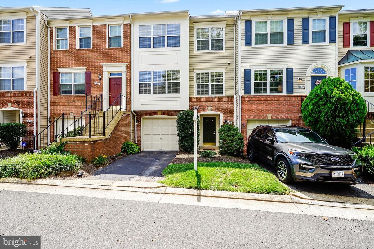 Attached, Exterior, Facade, Brick Facade, Rowhouse