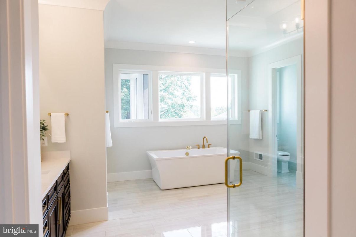 Bathroom, Free Standing Baths, Glass Shower, Interior, Recessed Lighting