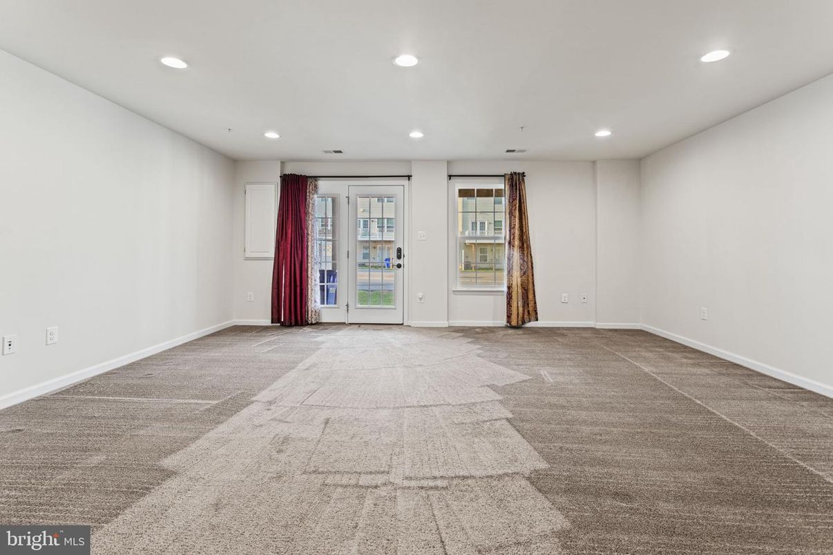 Empty room, Interior, Recessed Lighting