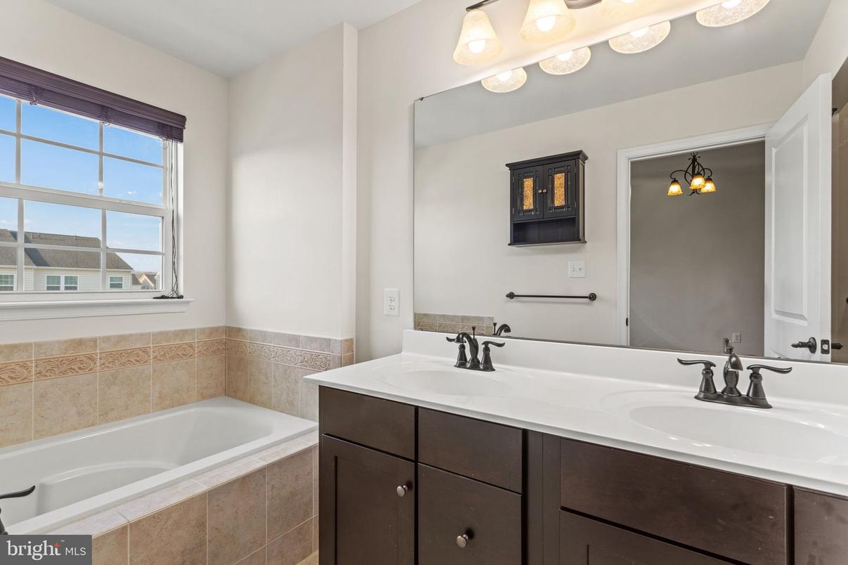 Bathroom, Dual Sink Vanities, Interior