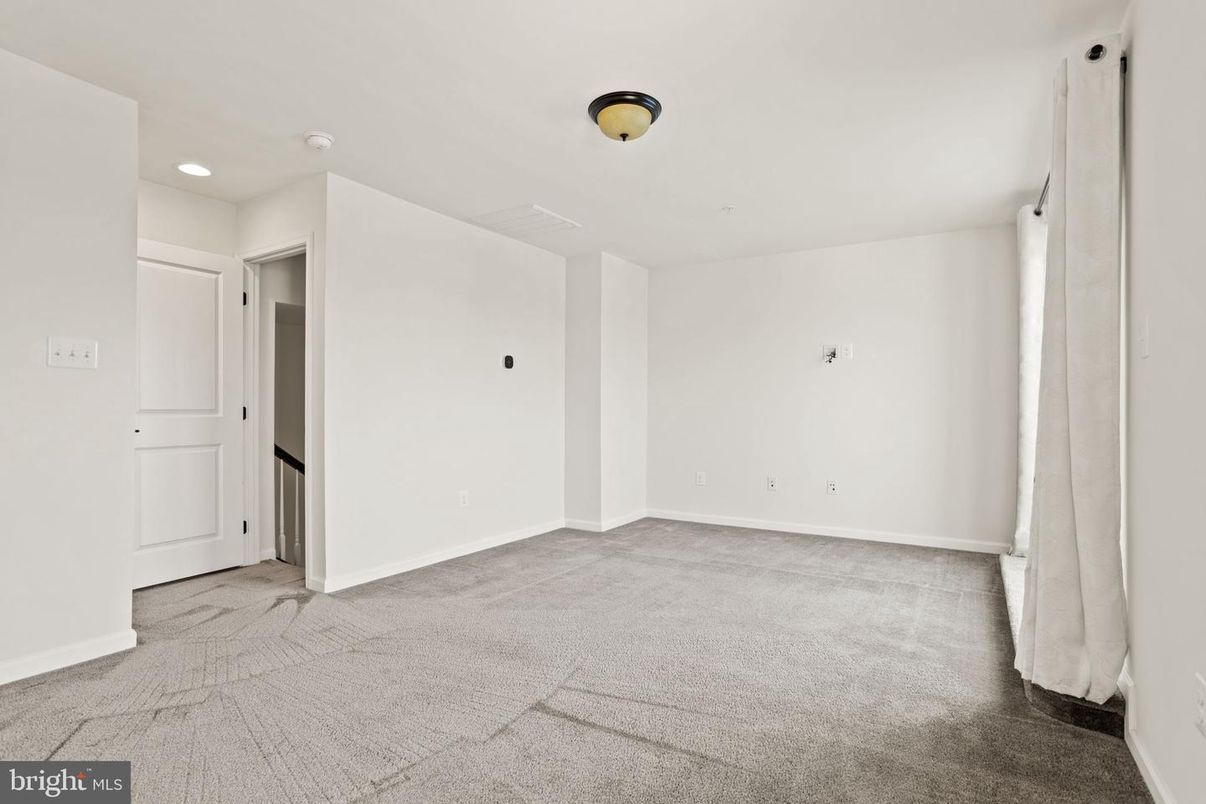Empty room, Interior, Recessed Lighting