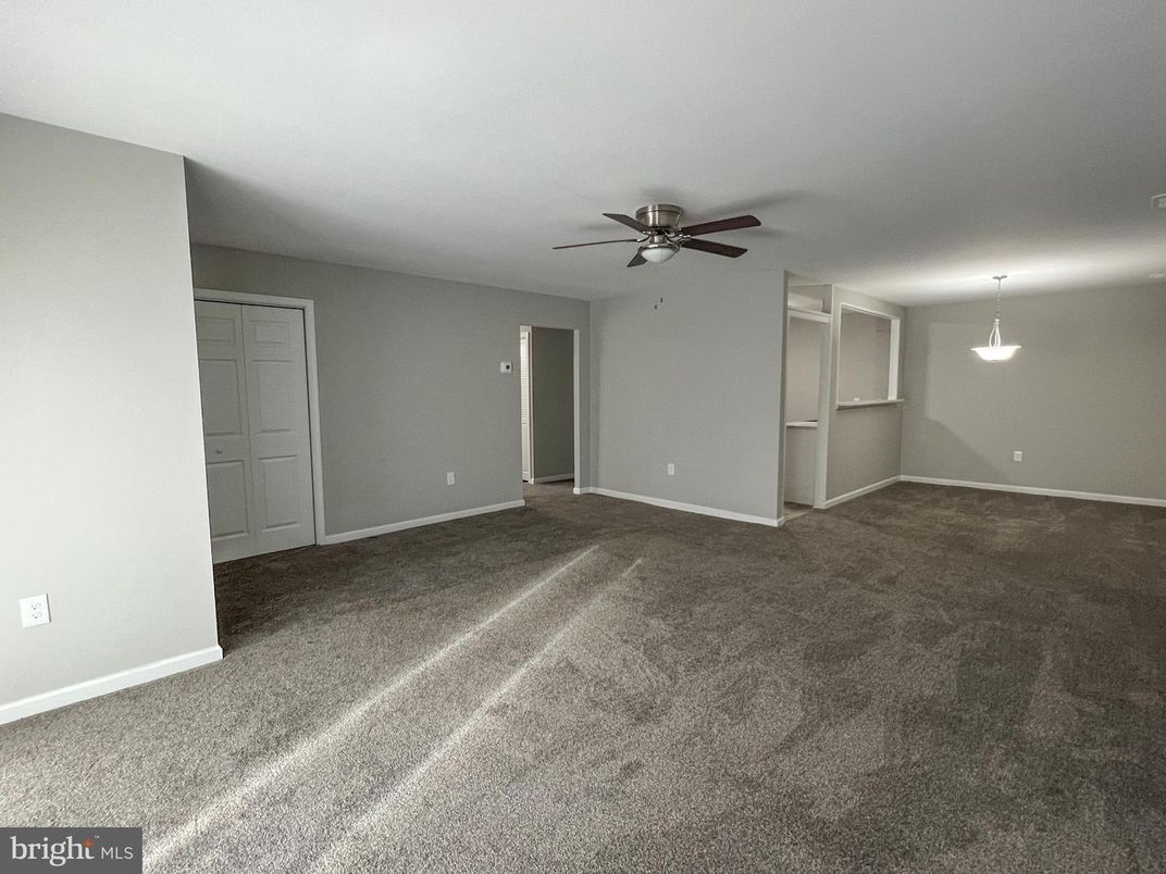 Empty room, Interior, Pendant Lights