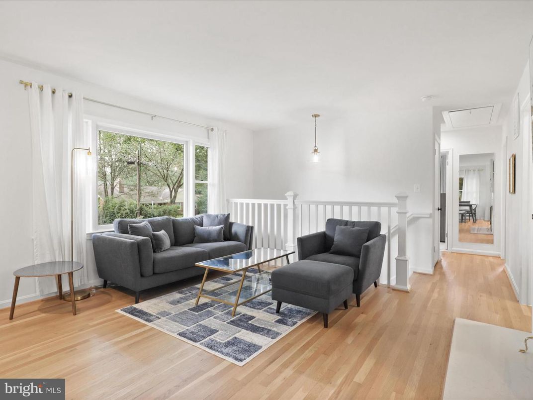 Interior, Living room, Pendant Lights, Wood Texture Flooring