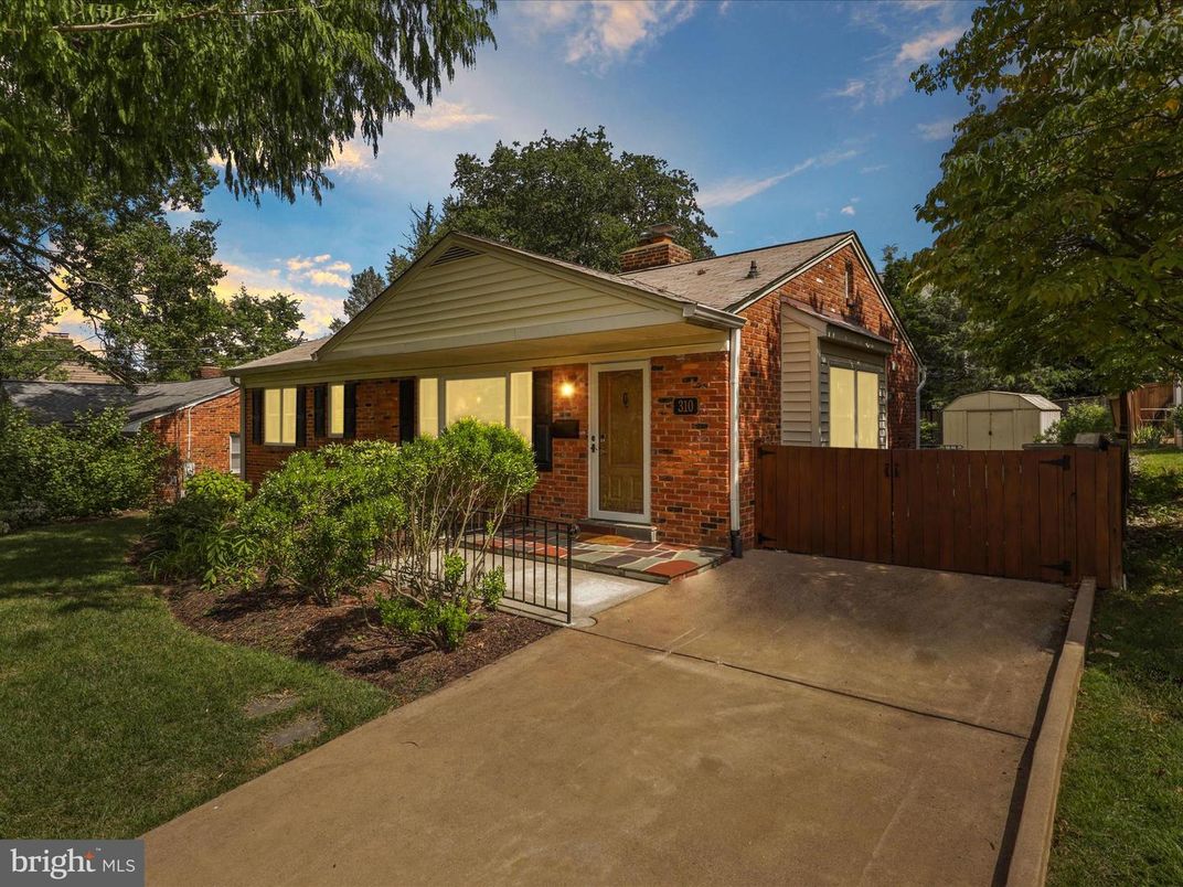 Attached, Exterior, Facade, Brick Facade, Ranch