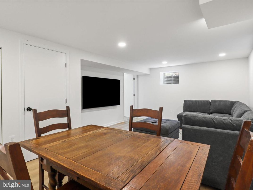 Dining room, Interior, Recessed Lighting