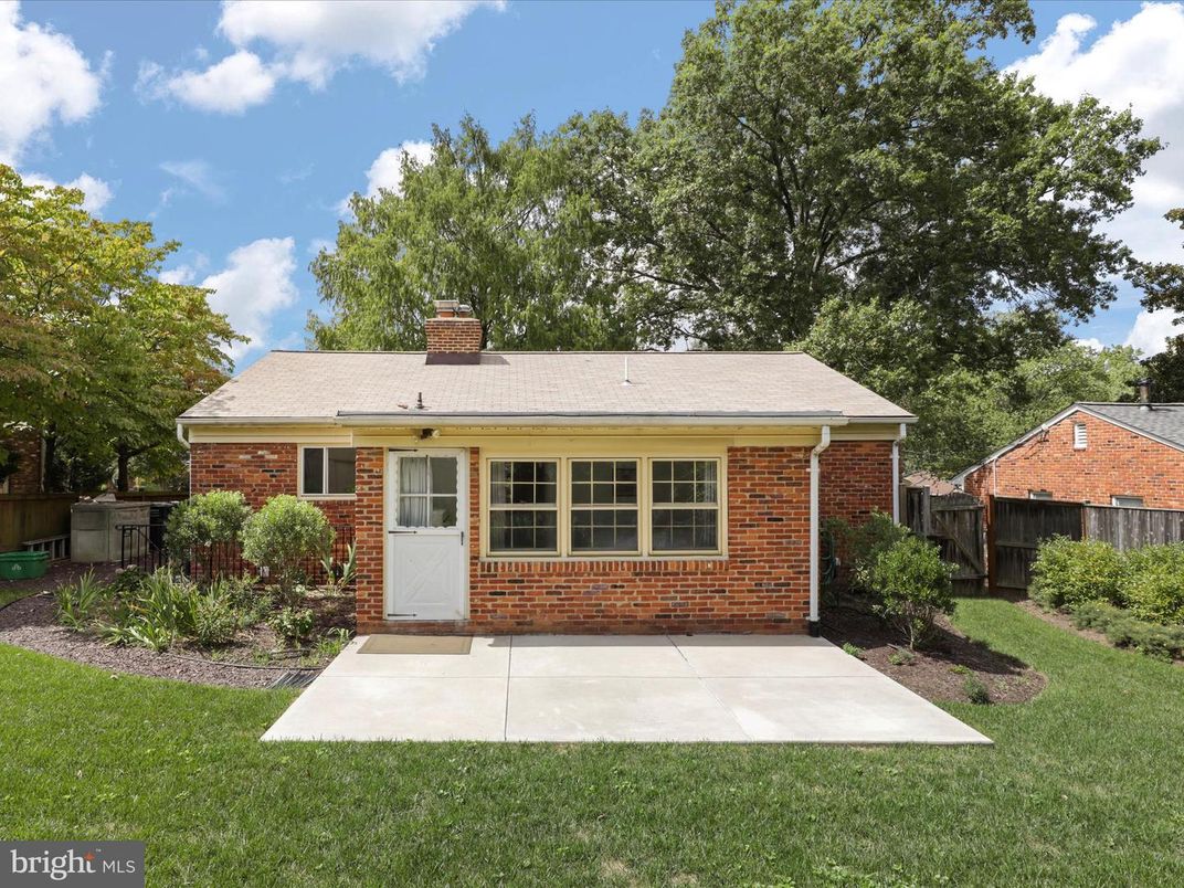 Exterior, Facade, Brick Facade, Cape Cod