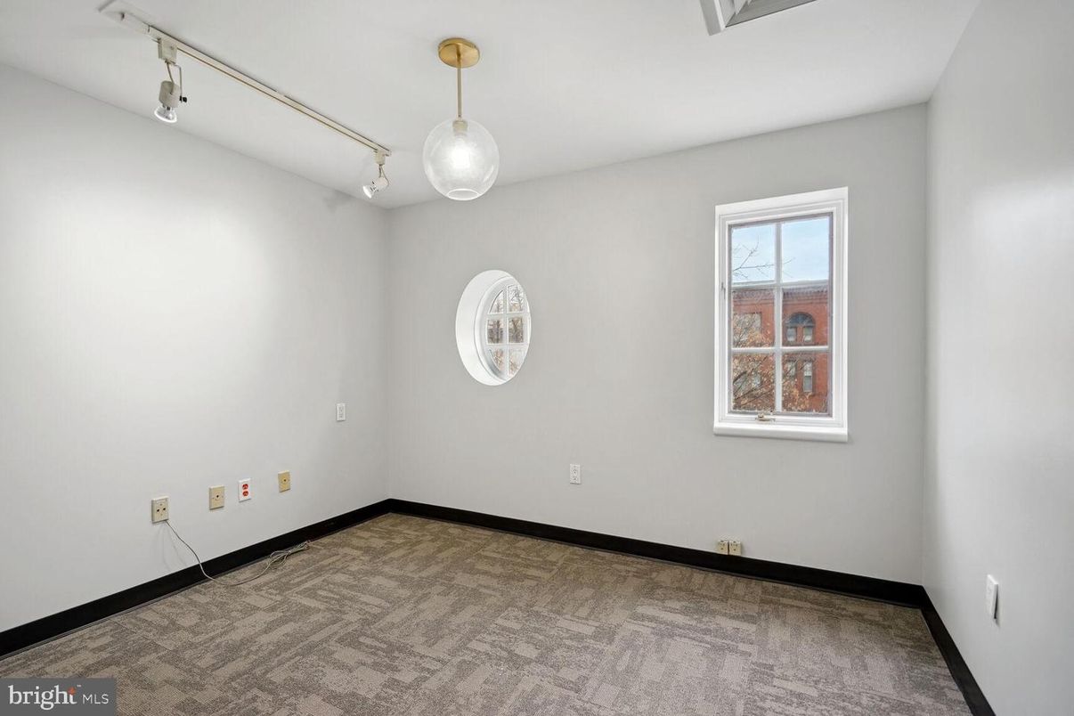 Empty room, Interior, Pendant Lights
