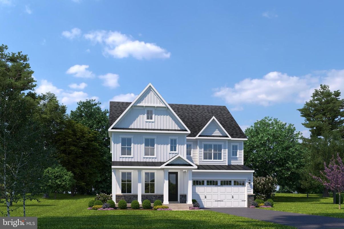 Attached, Exterior, Facade, Farmhouse