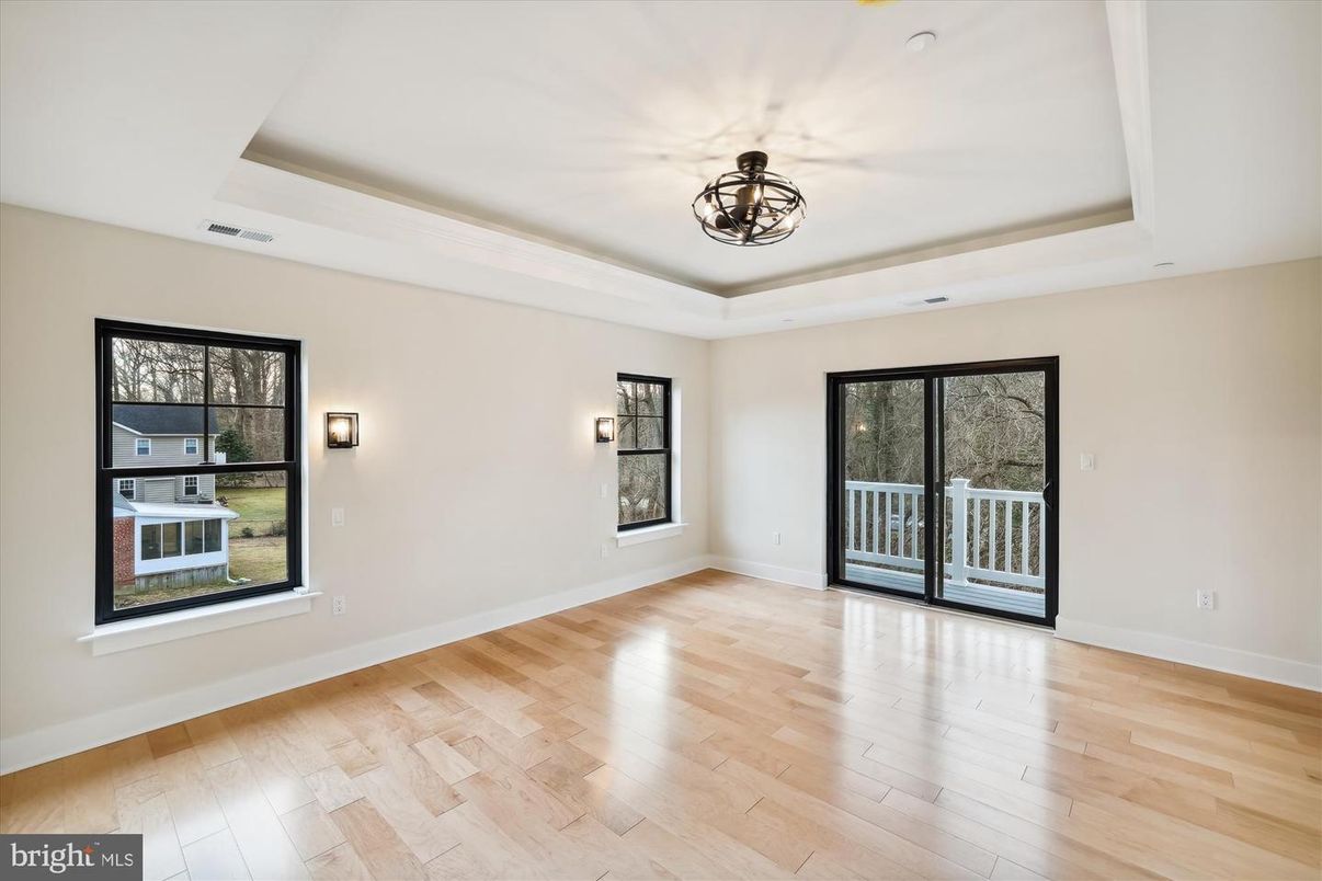 Chandelier, Empty room, Interior, Wood Texture Flooring
