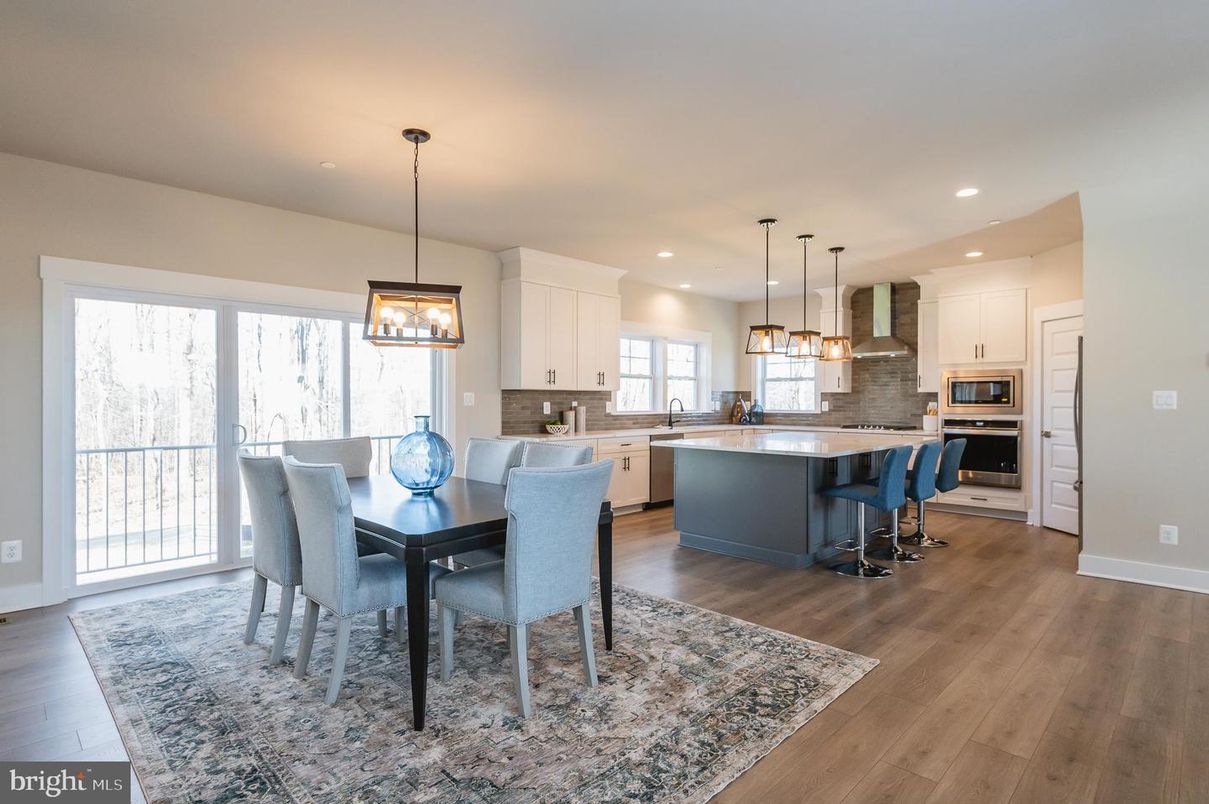 Dining room, Interior, Kitchen, Pendant Lights, Recessed Lighting, Stainless Steel Appliances, Wood Texture Flooring