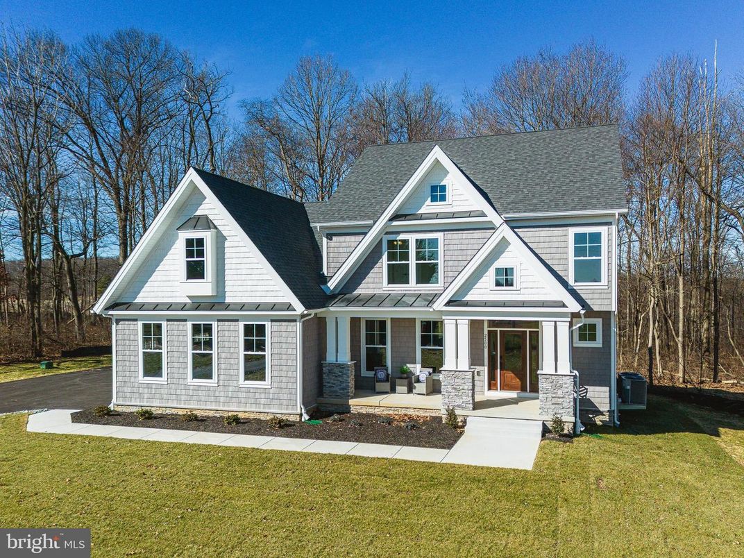 Exterior, Facade, Farmhouse