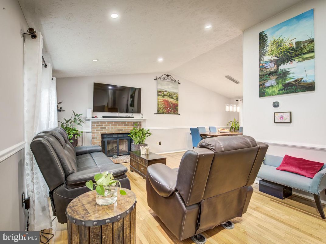 Fireplace, Interior, Living room, Pendant Lights, Recessed Lighting, Wood Texture Flooring