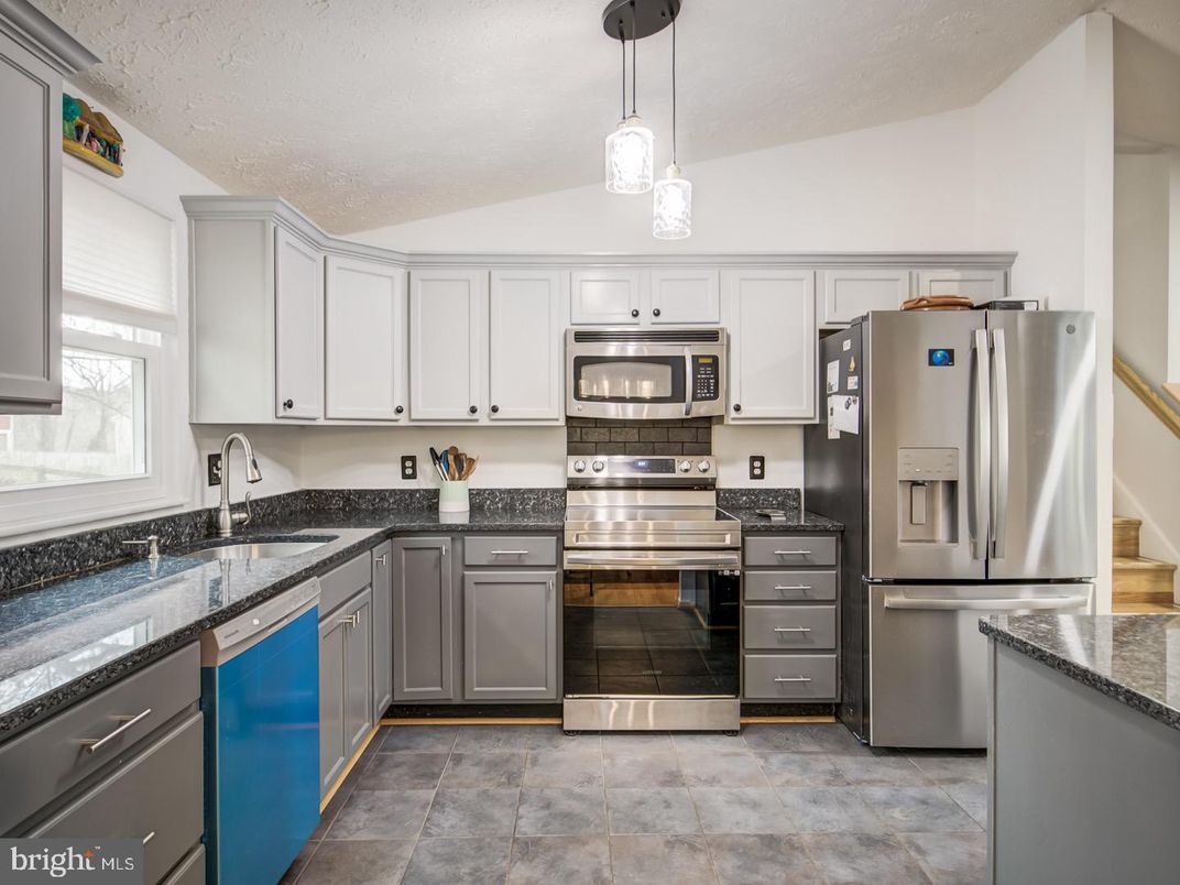 Interior, Kitchen, Pendant Lights, Stainless Steel Appliances
