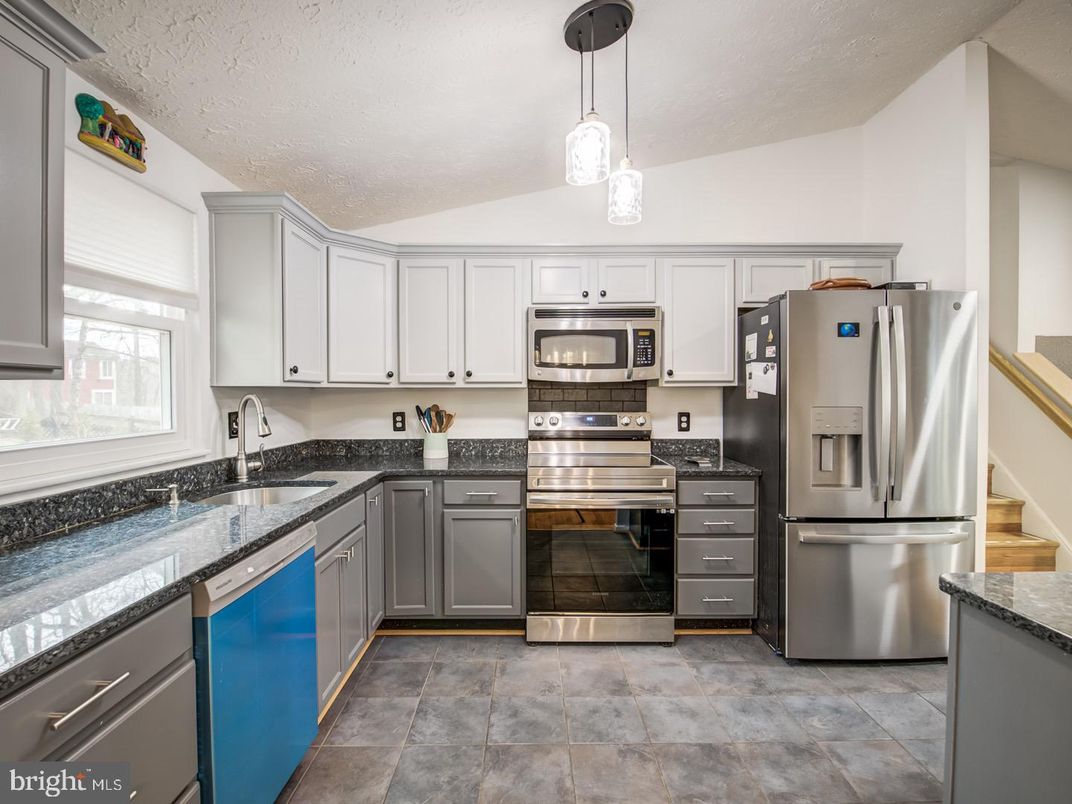 Interior, Kitchen, Pendant Lights, Stainless Steel Appliances