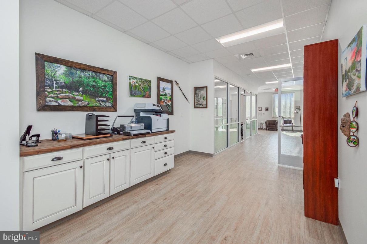Home Office, Interior, Recessed Lighting, Wood Texture Flooring