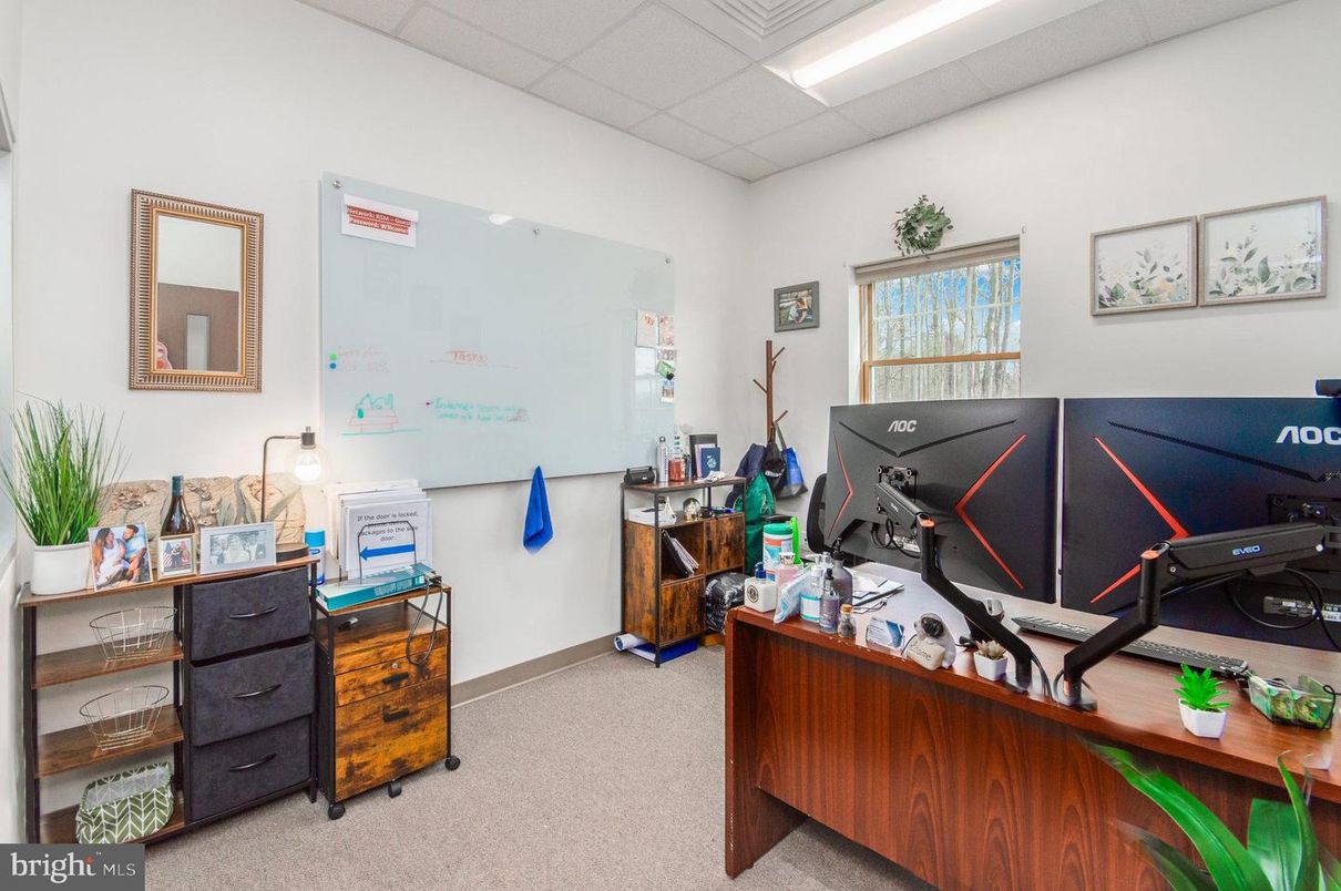 Home Office, Interior