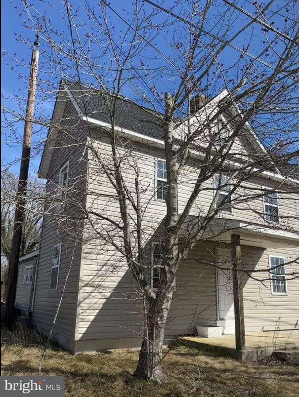 Exterior, Facade, None