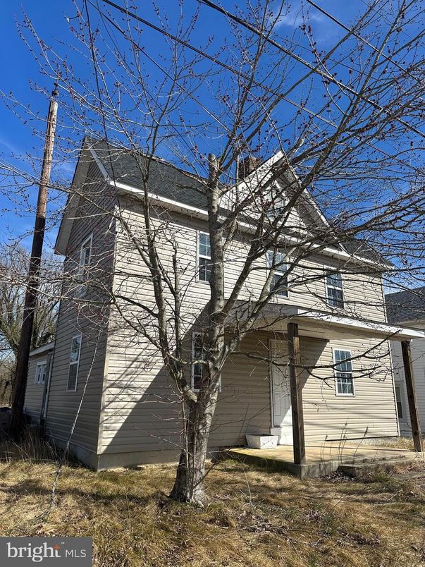 Exterior, Facade, None
