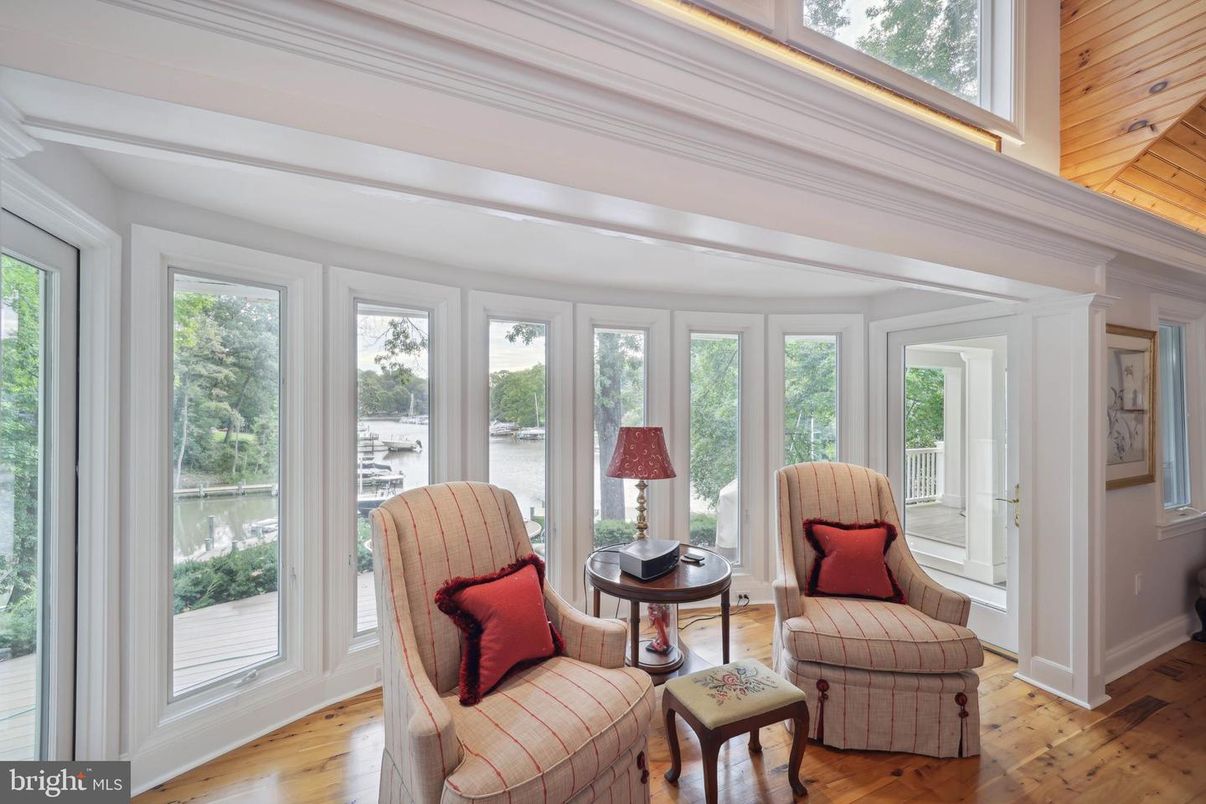 Interior, Sun Room, Water, Wood Texture Flooring