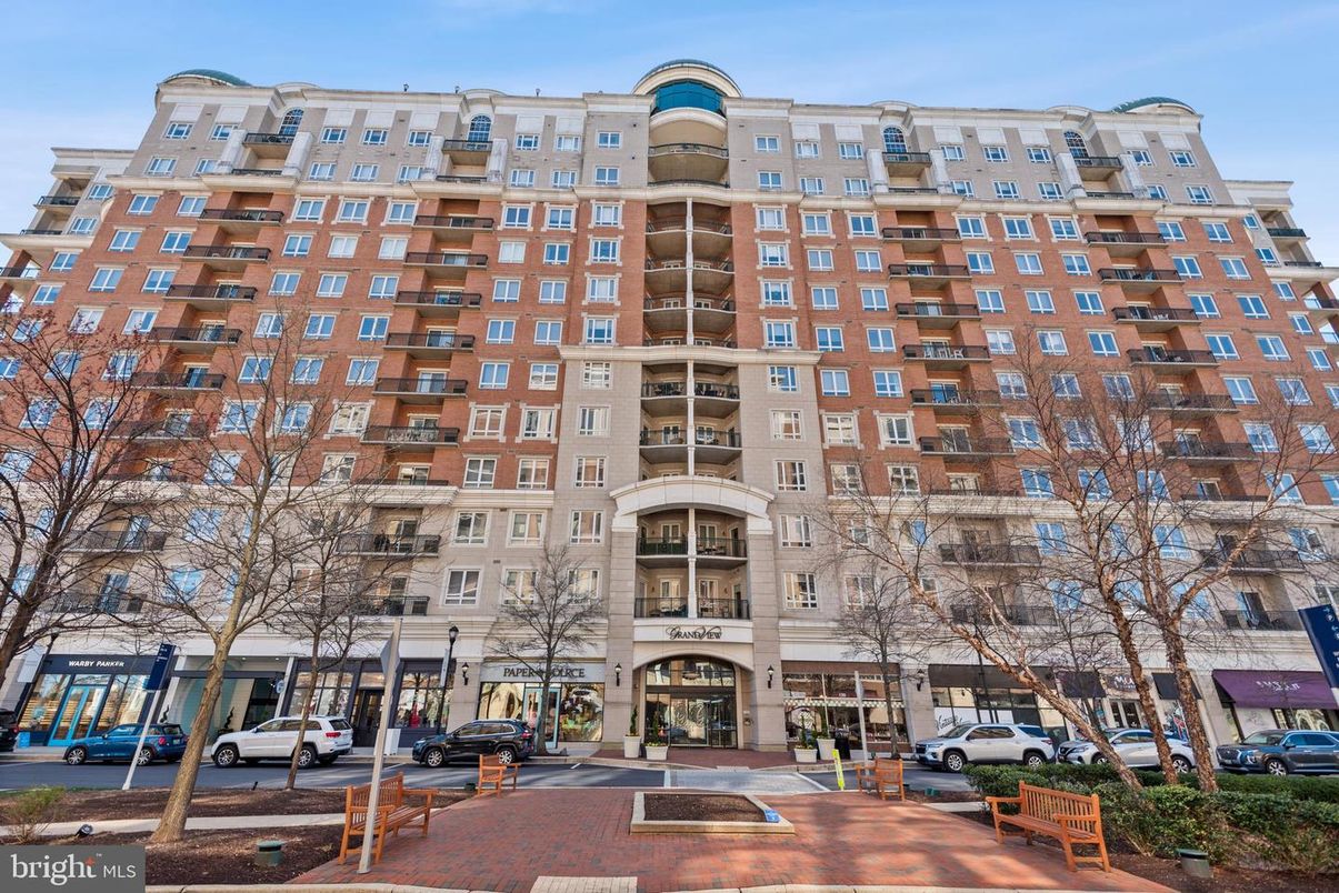 Exterior, Facade, Condo Building