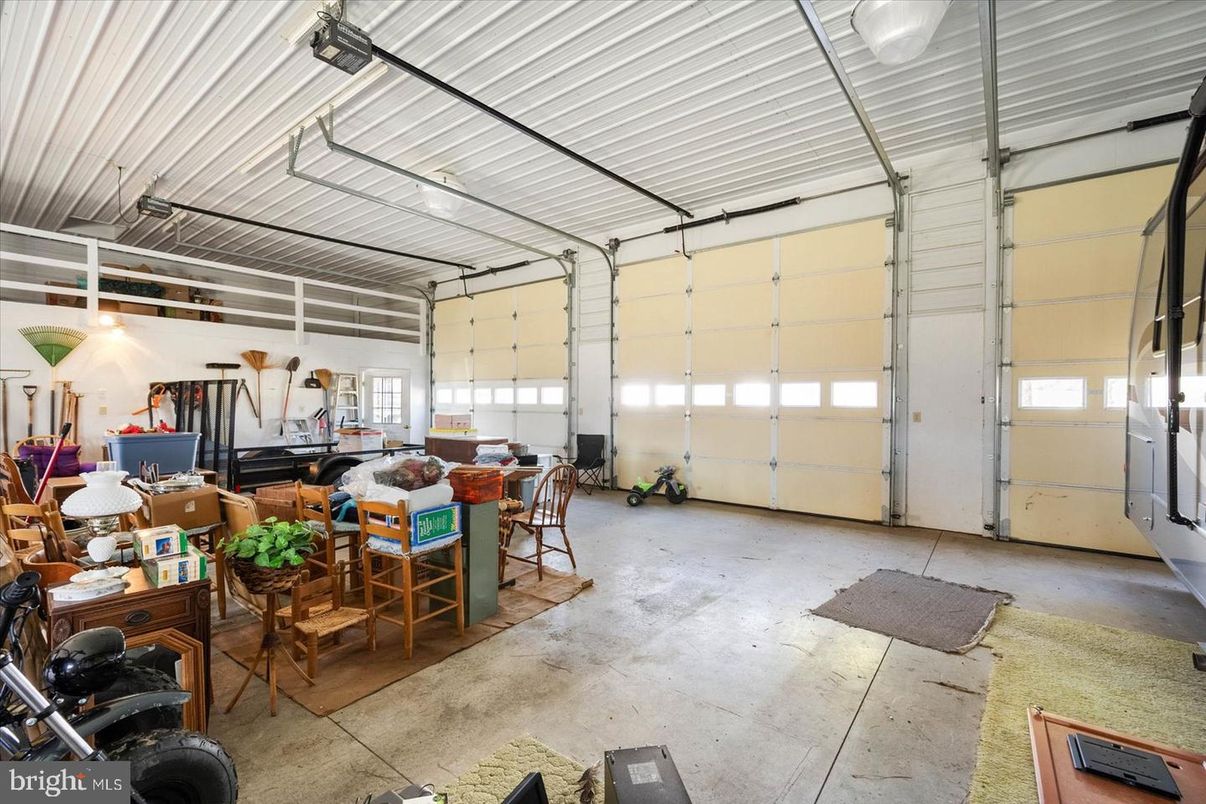 Garage, Interior