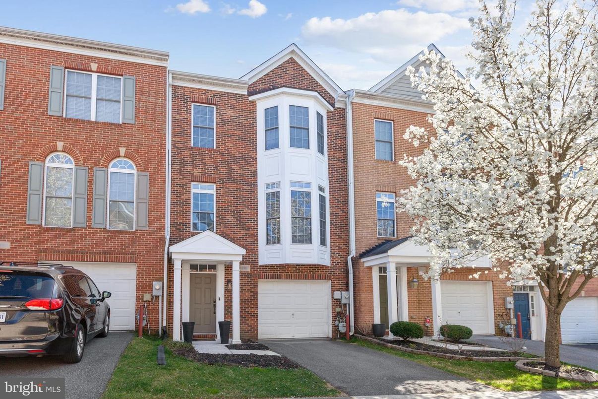 Attached, Exterior, Facade, Brick Facade, Rowhouse
