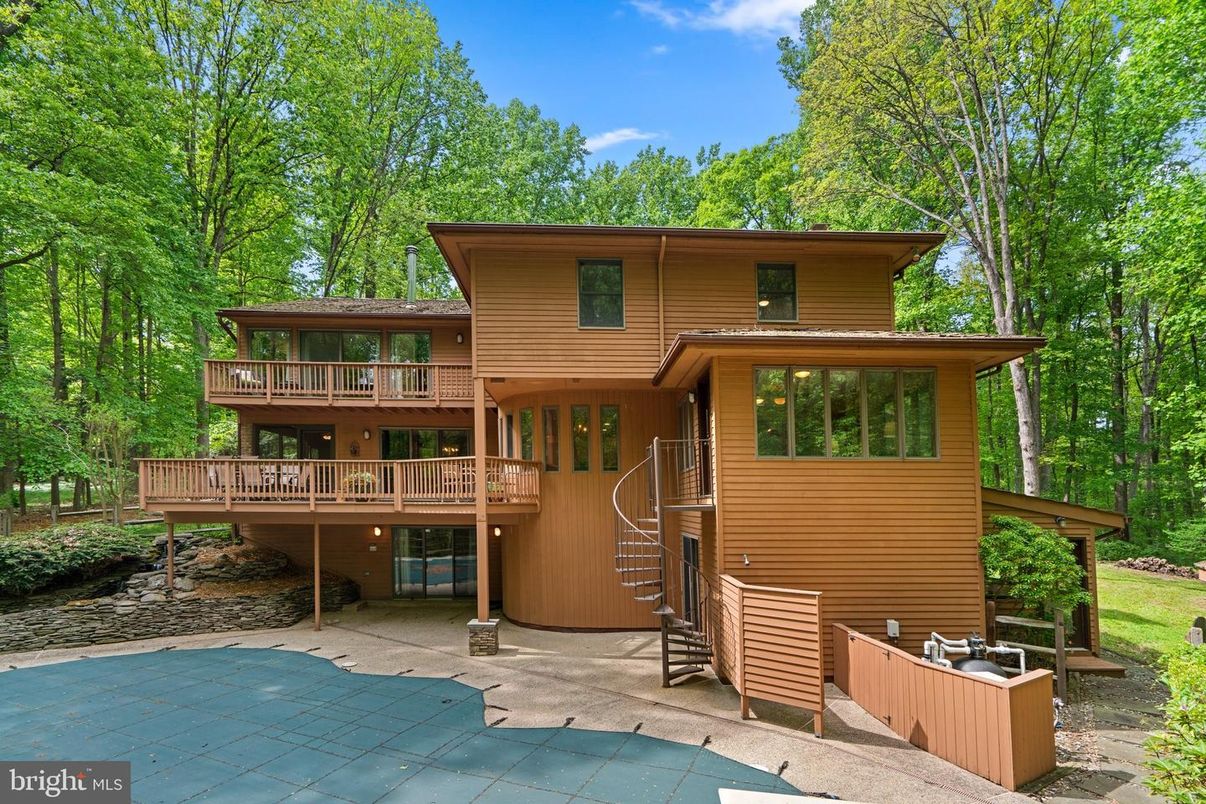 Backyard, Exterior, Hot Tub