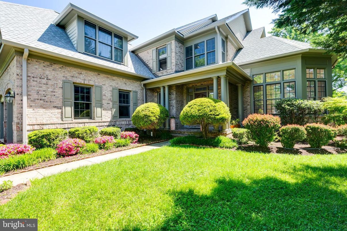 Exterior, Facade, Brick Facade, Farmhouse