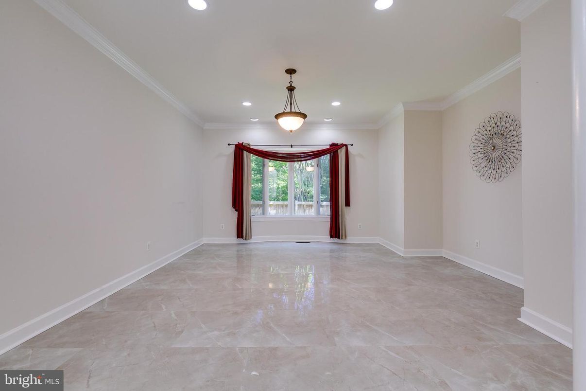 Empty room, Interior, Pendant Lights, Recessed Lighting