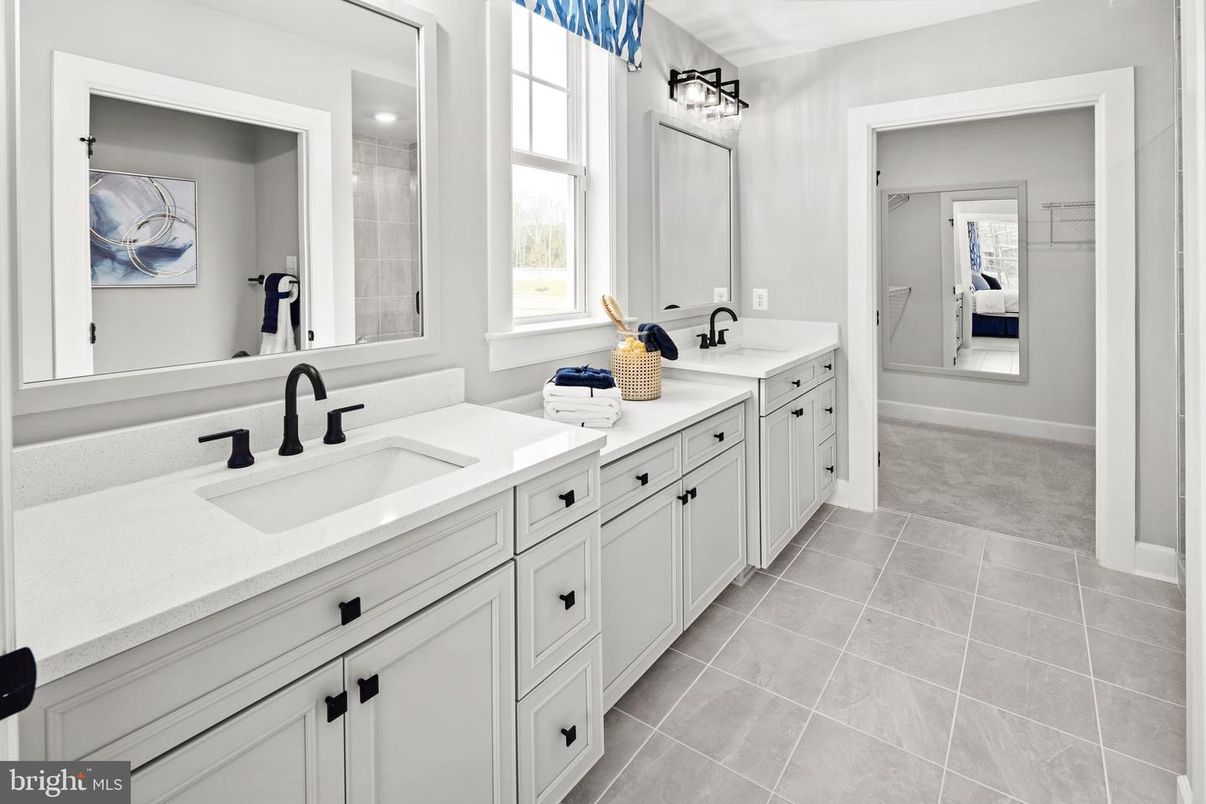 Bathroom, Dual Sink Vanities, Interior