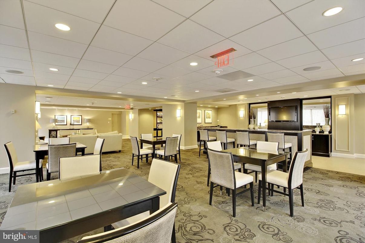 Dining room, Interior, Recessed Lighting