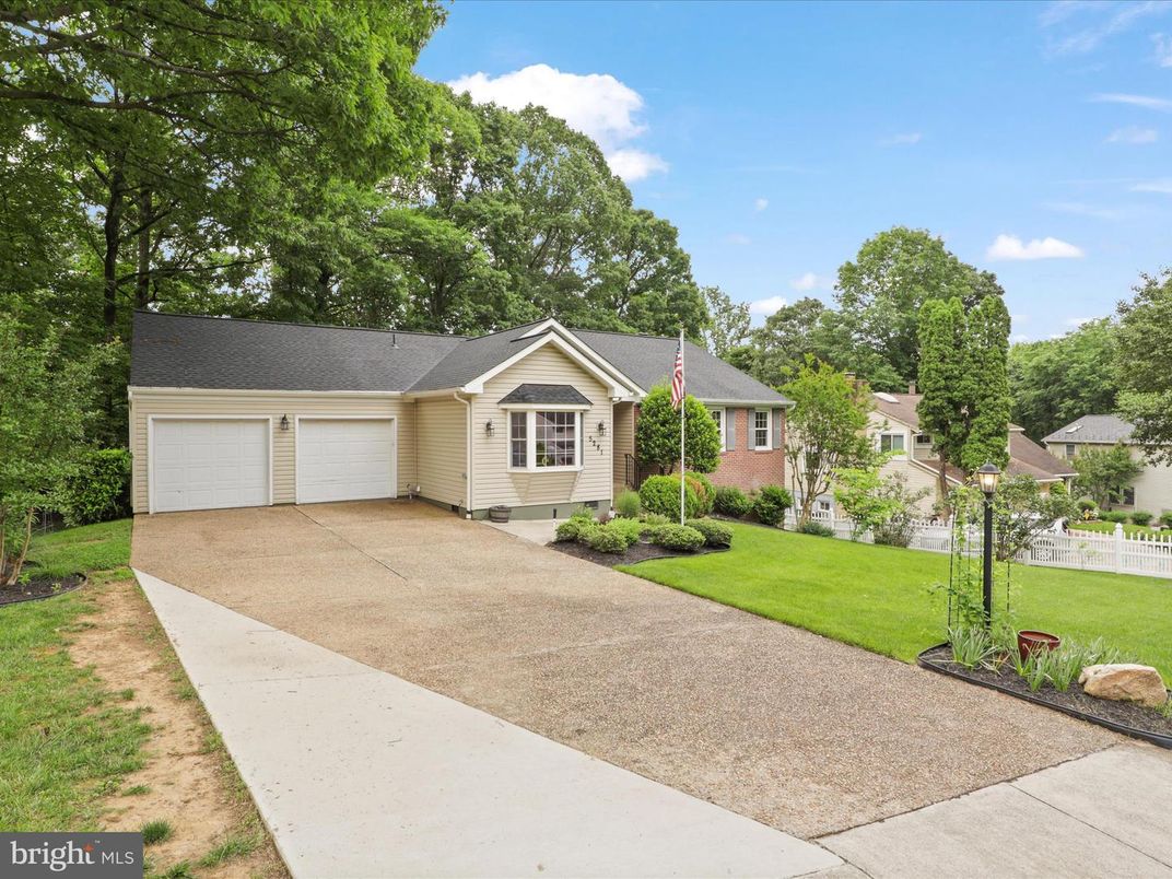Attached, Exterior, Facade, Brick Facade, Ranch