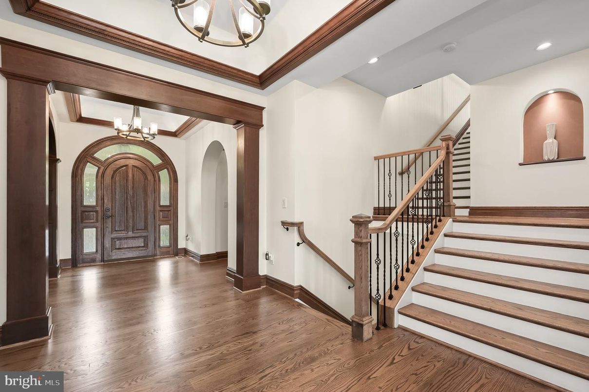 Chandelier, Interior, Recessed Lighting, Wood Texture Flooring