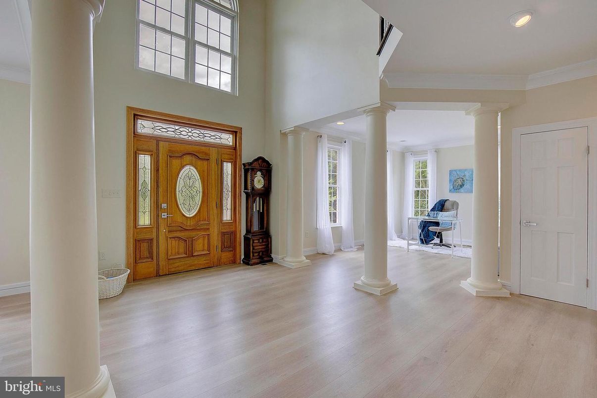 Interior, Piano, Recessed Lighting, Wood Texture Flooring