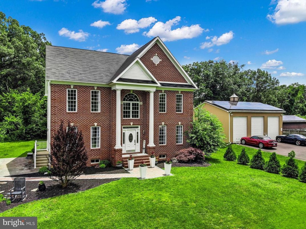 Exterior, Facade, Brick Facade, Georgian