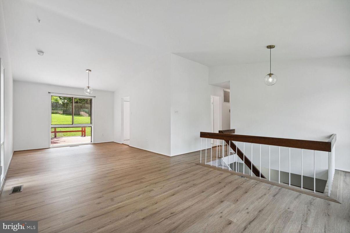 Interior, Pendant Lights, Wood Texture Flooring