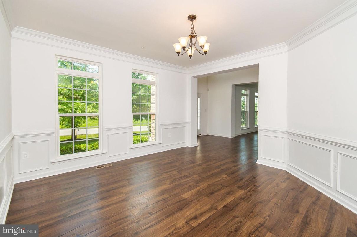 Chandelier, Empty room, Interior, Wood Texture Flooring