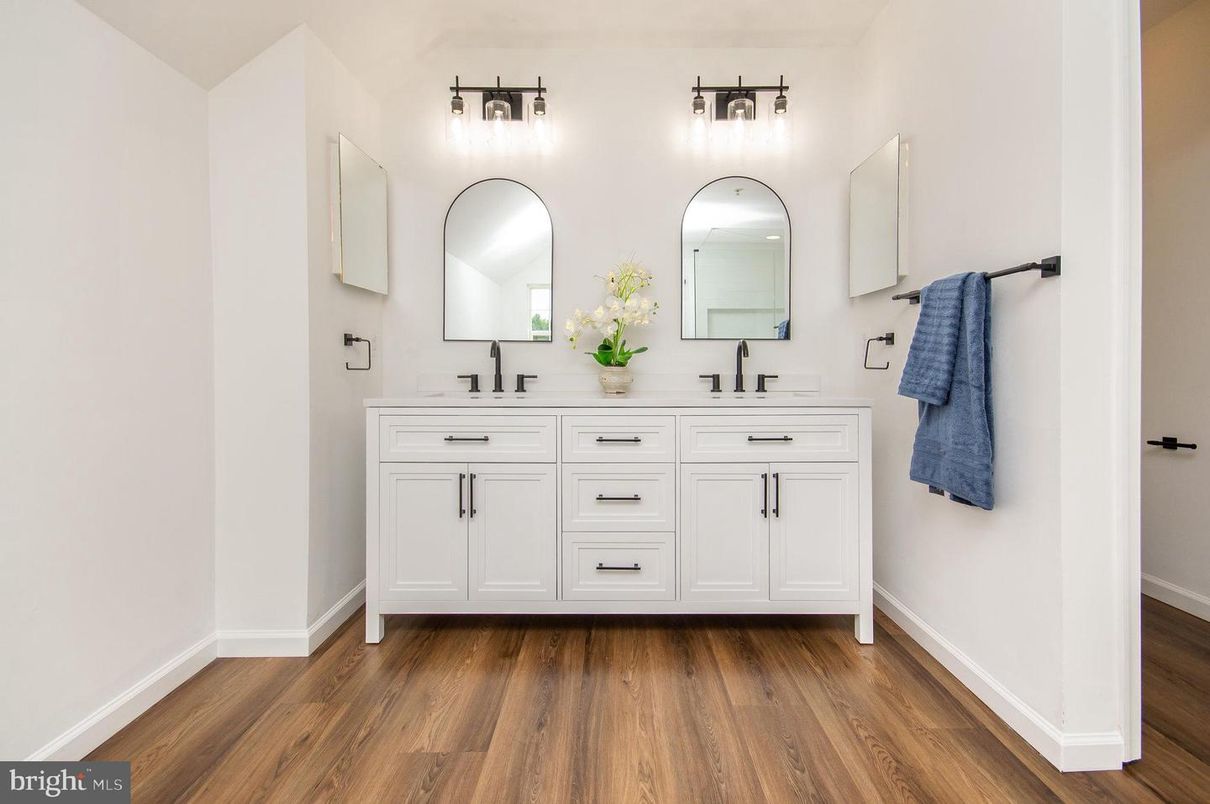 Bathroom, Dual Sink Vanities, Interior, Wood Texture Flooring