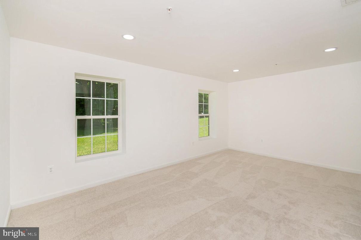 Empty room, Interior, Recessed Lighting