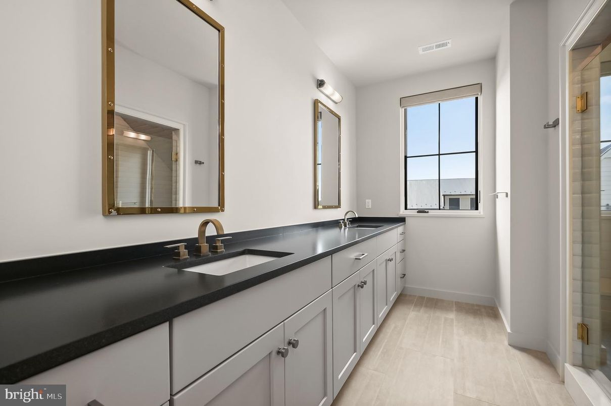 Bathroom, Dual Sink Vanities, Interior