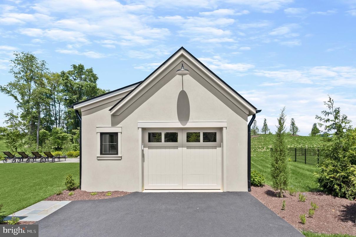 Detached Garage, Exterior