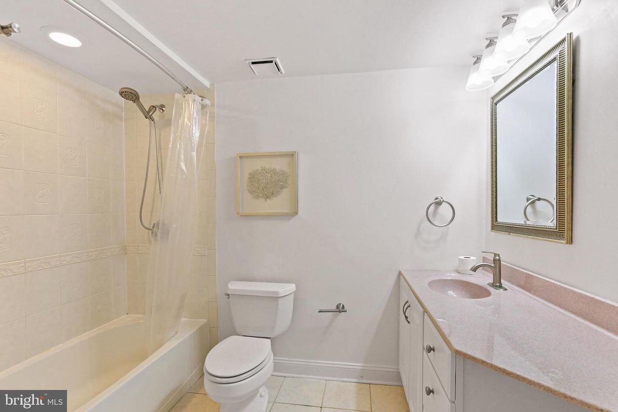 Bathroom, Interior, Recessed Lighting