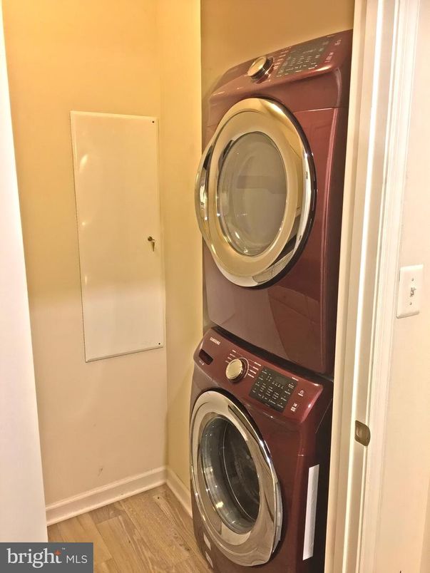 Interior, Utility Closets, Washer, Wood Texture Flooring