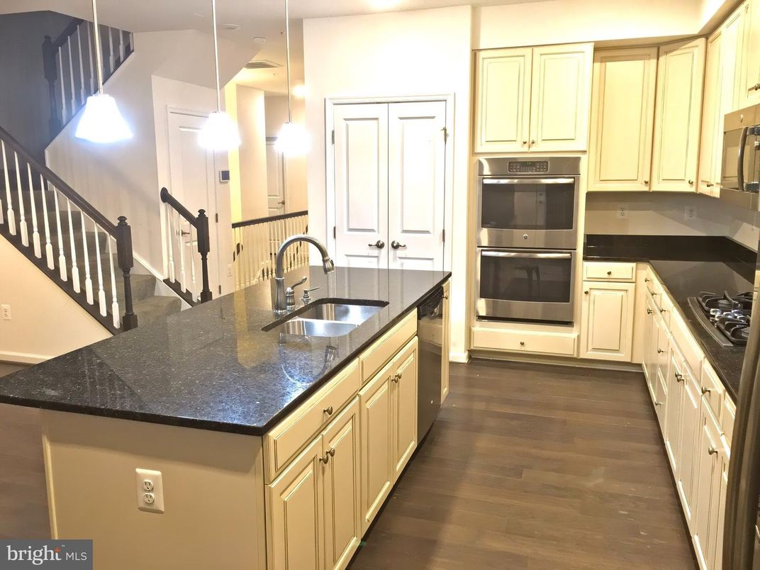Interior, Kitchen, Pendant Lights, Wood Texture Flooring