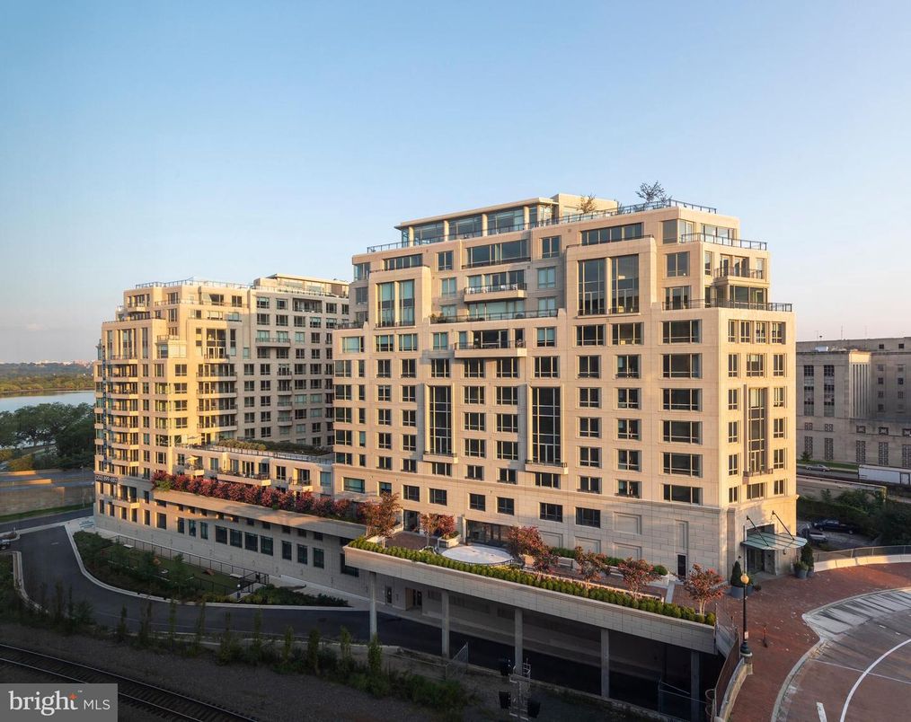 Exterior, Facade, Highrise
