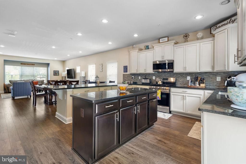 Dining room, Interior, Kitchen, Recessed Lighting, Wood Texture Flooring
