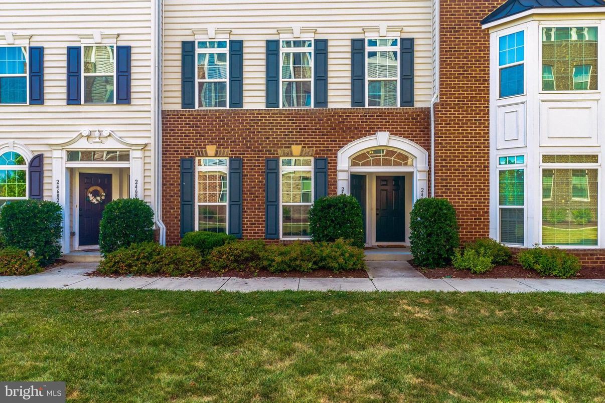 Exterior, Facade, Brick Facade, Rowhouse