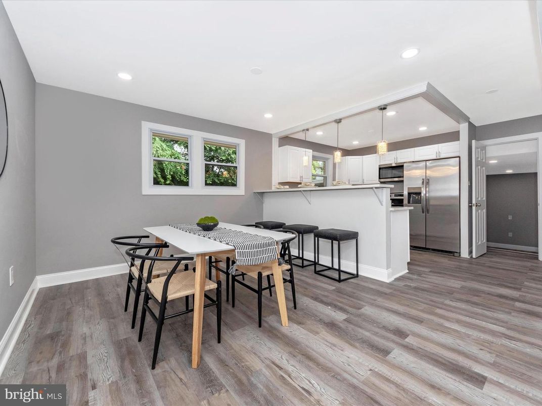Dining room, Interior, Kitchen, Pendant Lights, Recessed Lighting, Stainless Steel Appliances, Wood Texture Flooring